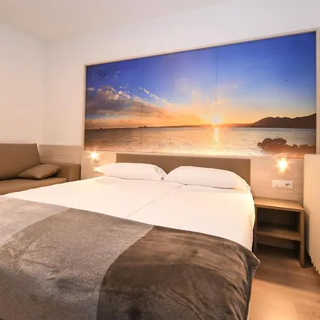 Franca Aparthotel 2*