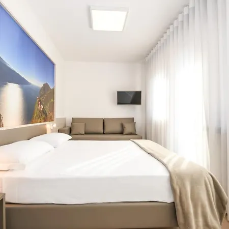 Franca Aparthotel 2*